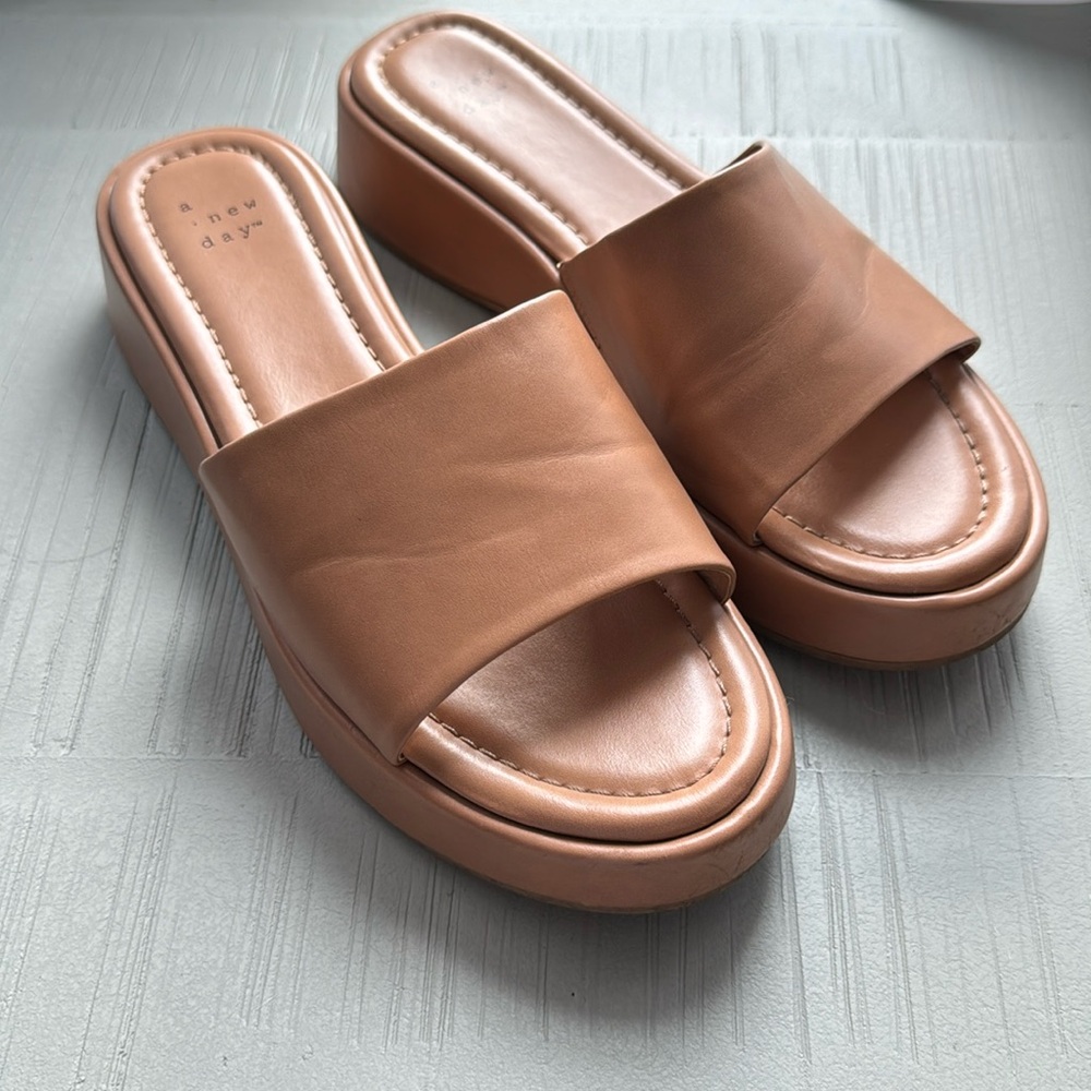 Women’s sandal a new day